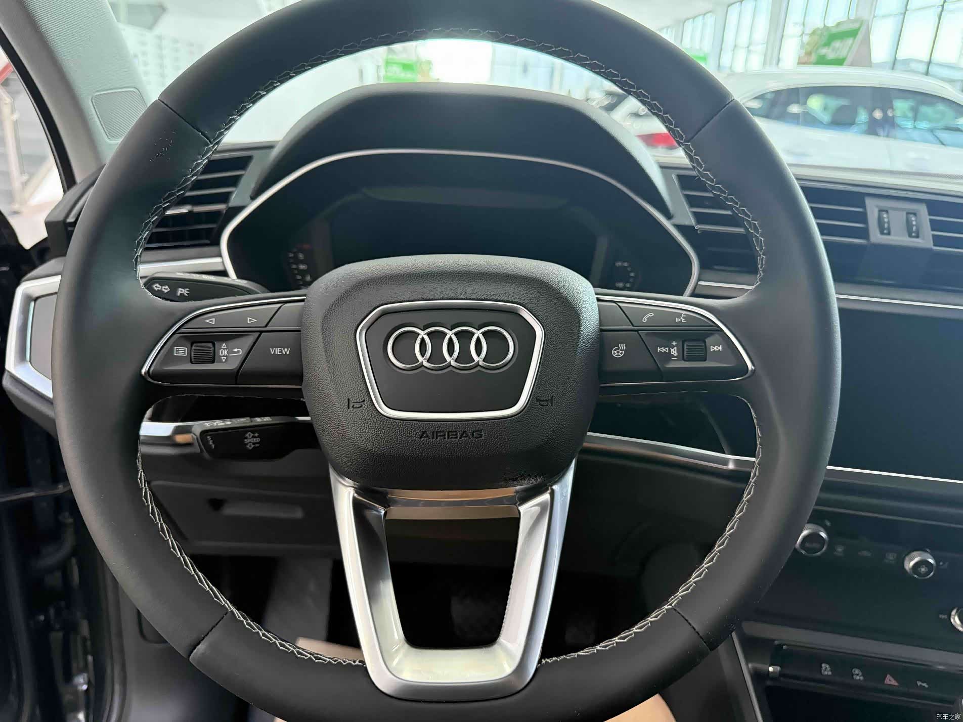 Audi Q3, 2022 11
