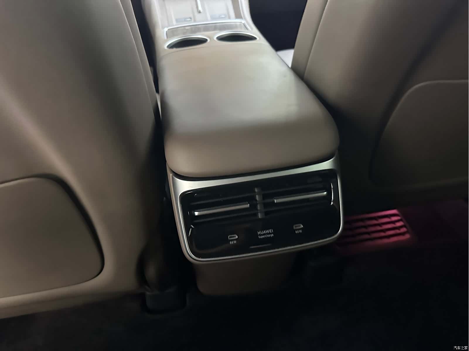 Luxeed R7, 2025 15