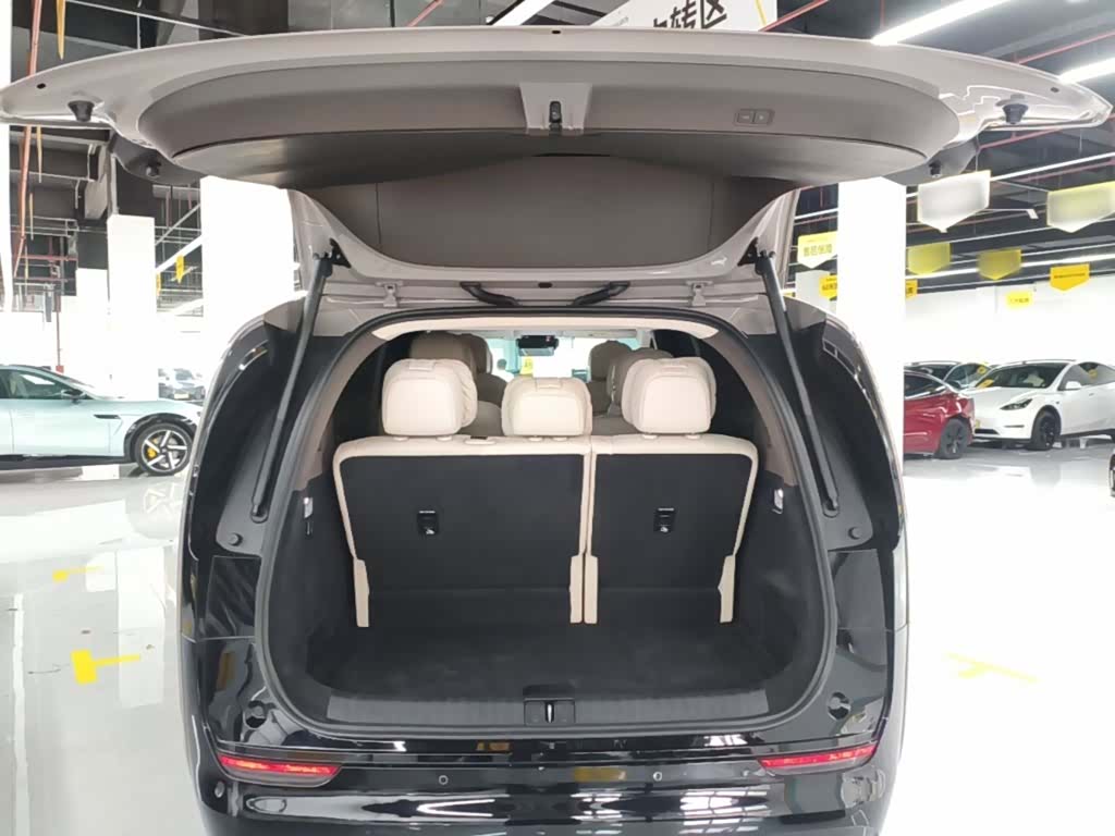 Li Auto MEGA, 2025 15