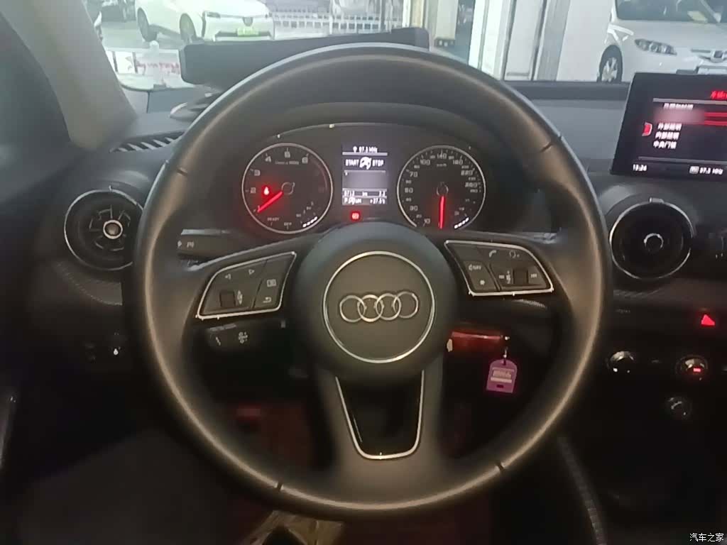 Audi Q2L, 2020 11