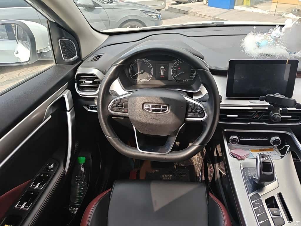 Geely Coolray, 2021 3