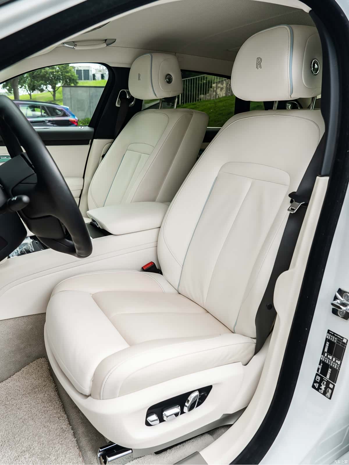 Rolls-Royce Ghost, 2022 9