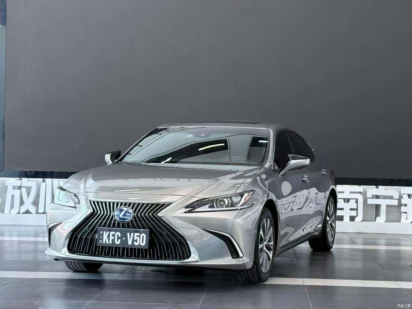 Lexus ES, 2019 1
