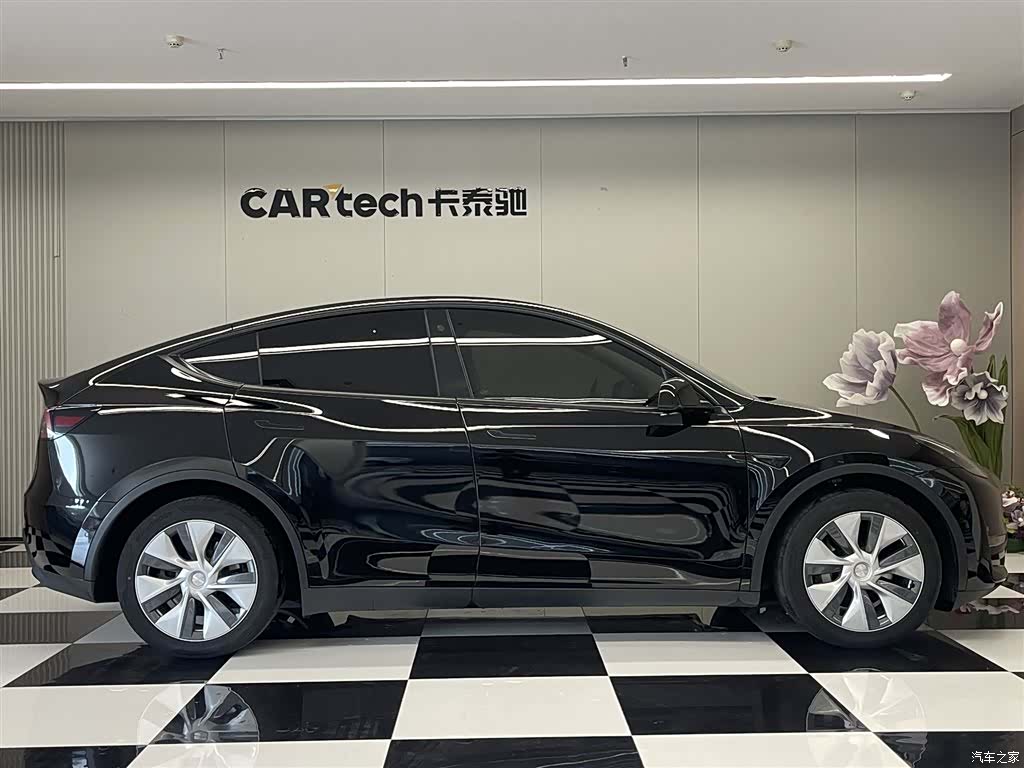 Tesla Model Y, 2022 4