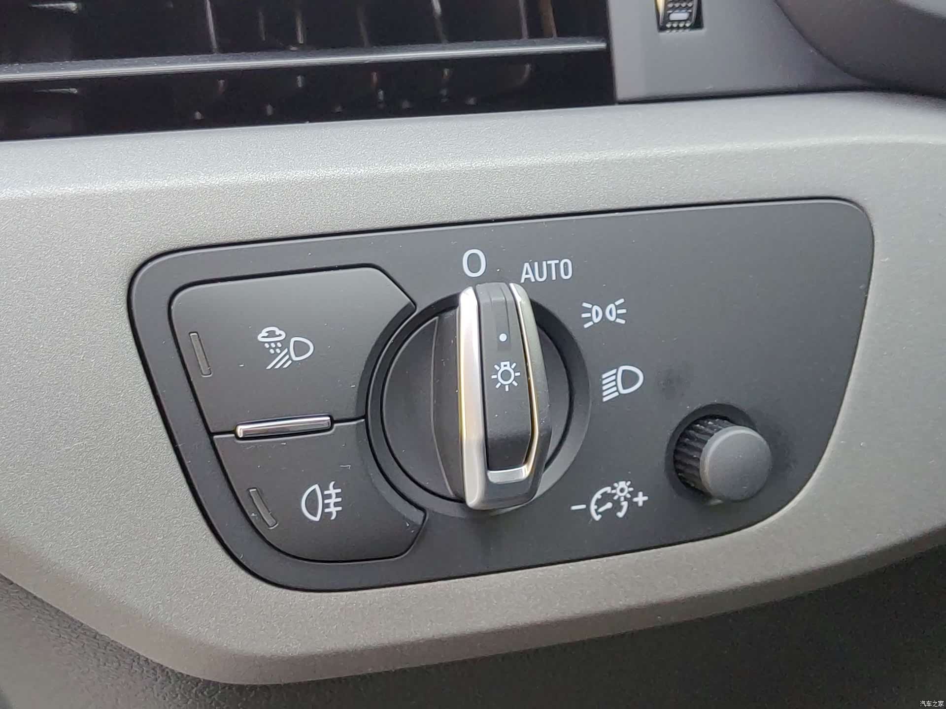 Audi A4L, 2019 18
