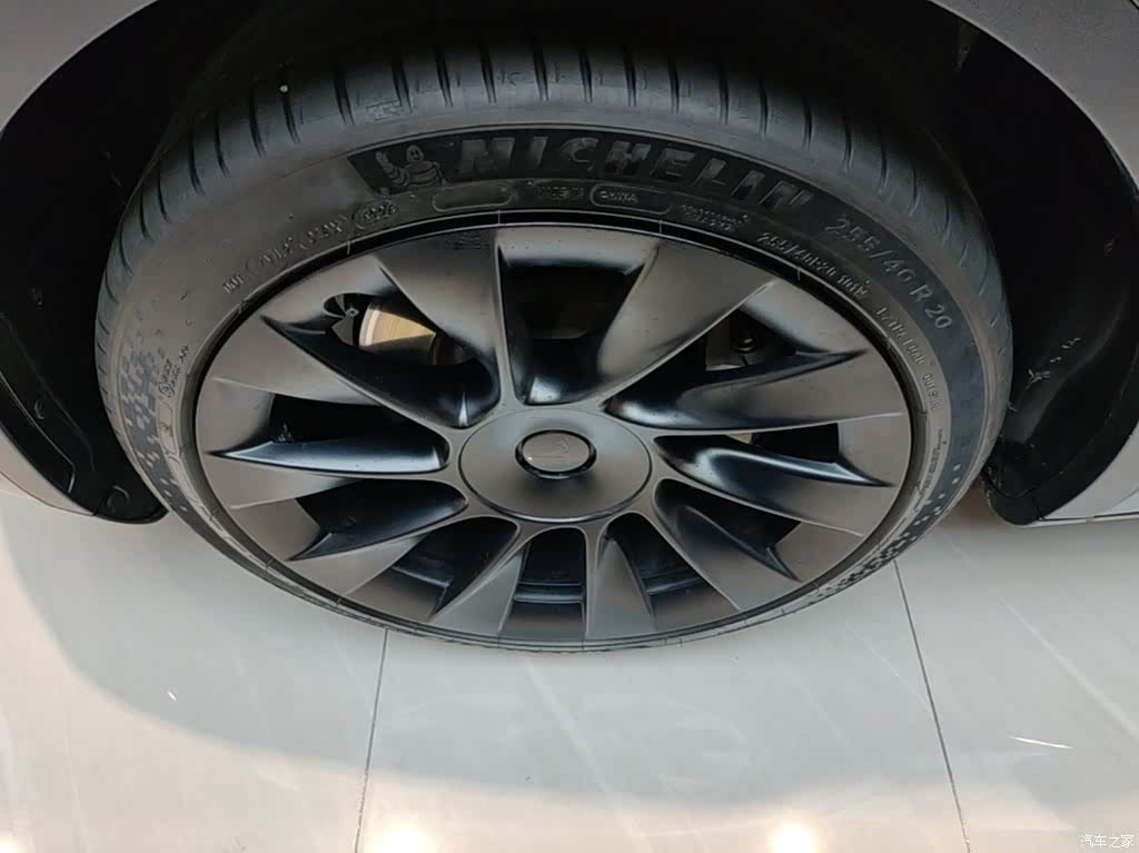 Tesla Model Y, 2024 23