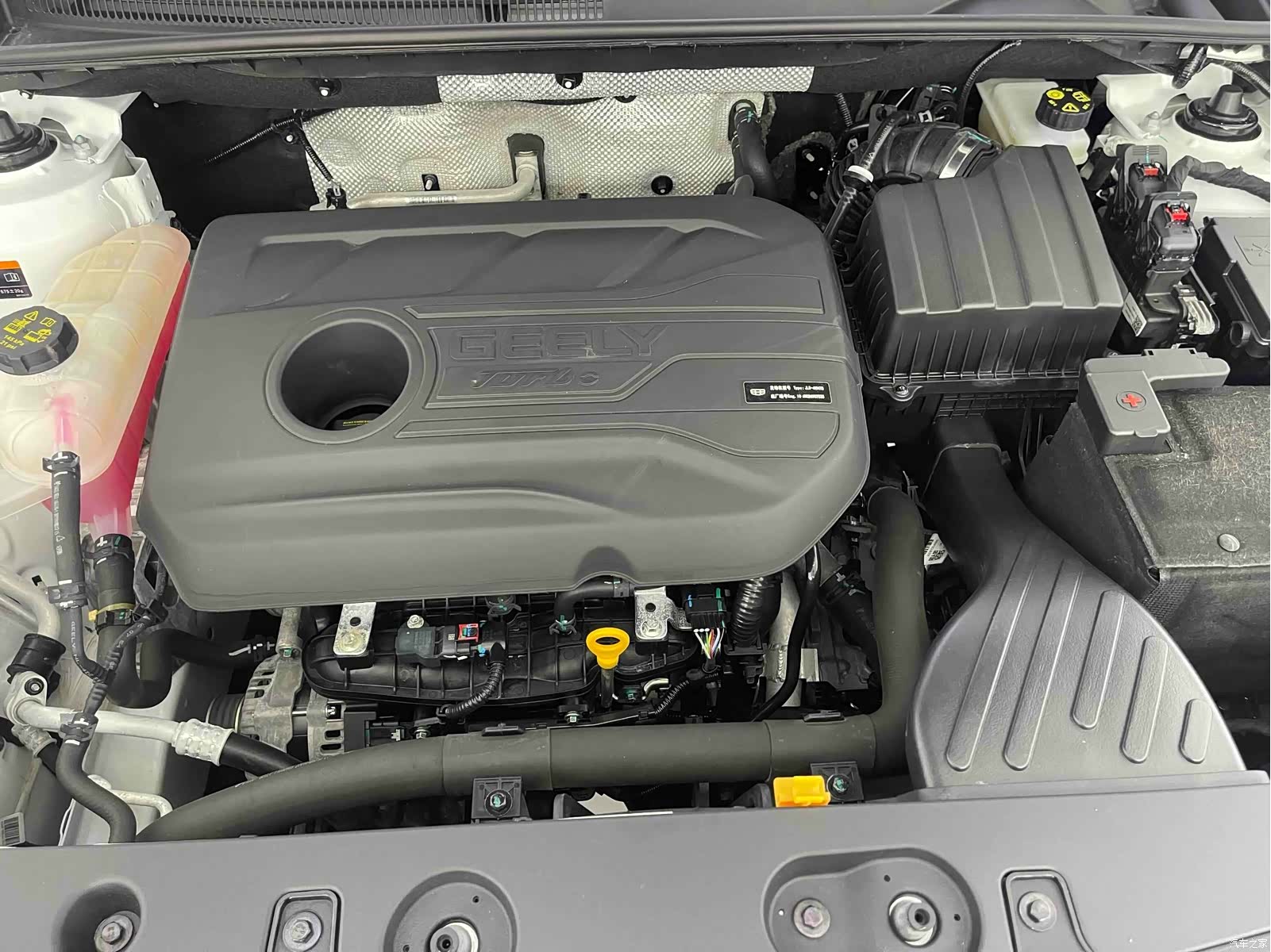 Geely X6, 2022 13