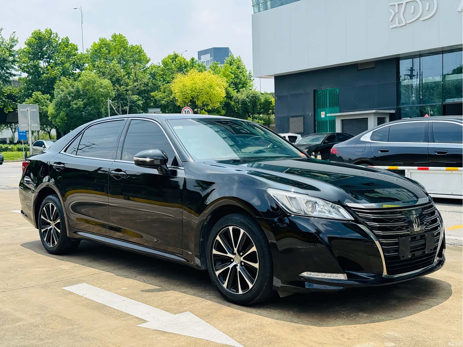 Toyota Crown, 2018 3