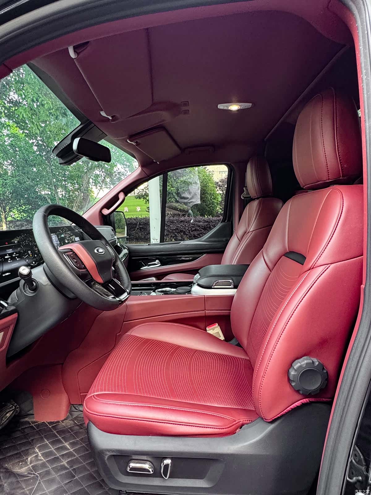 Ford Tourneo, 2025 4