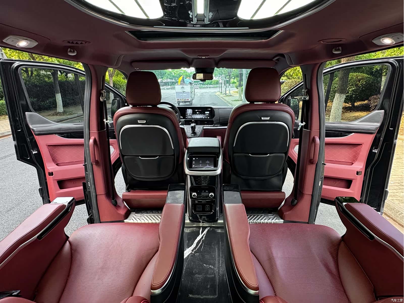 Ford Tourneo, 2025 15