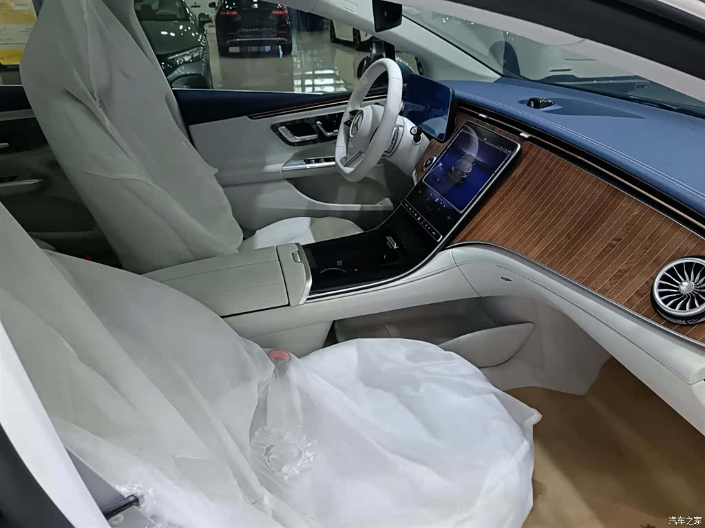 Mercedes-Benz EQE, 2025 13