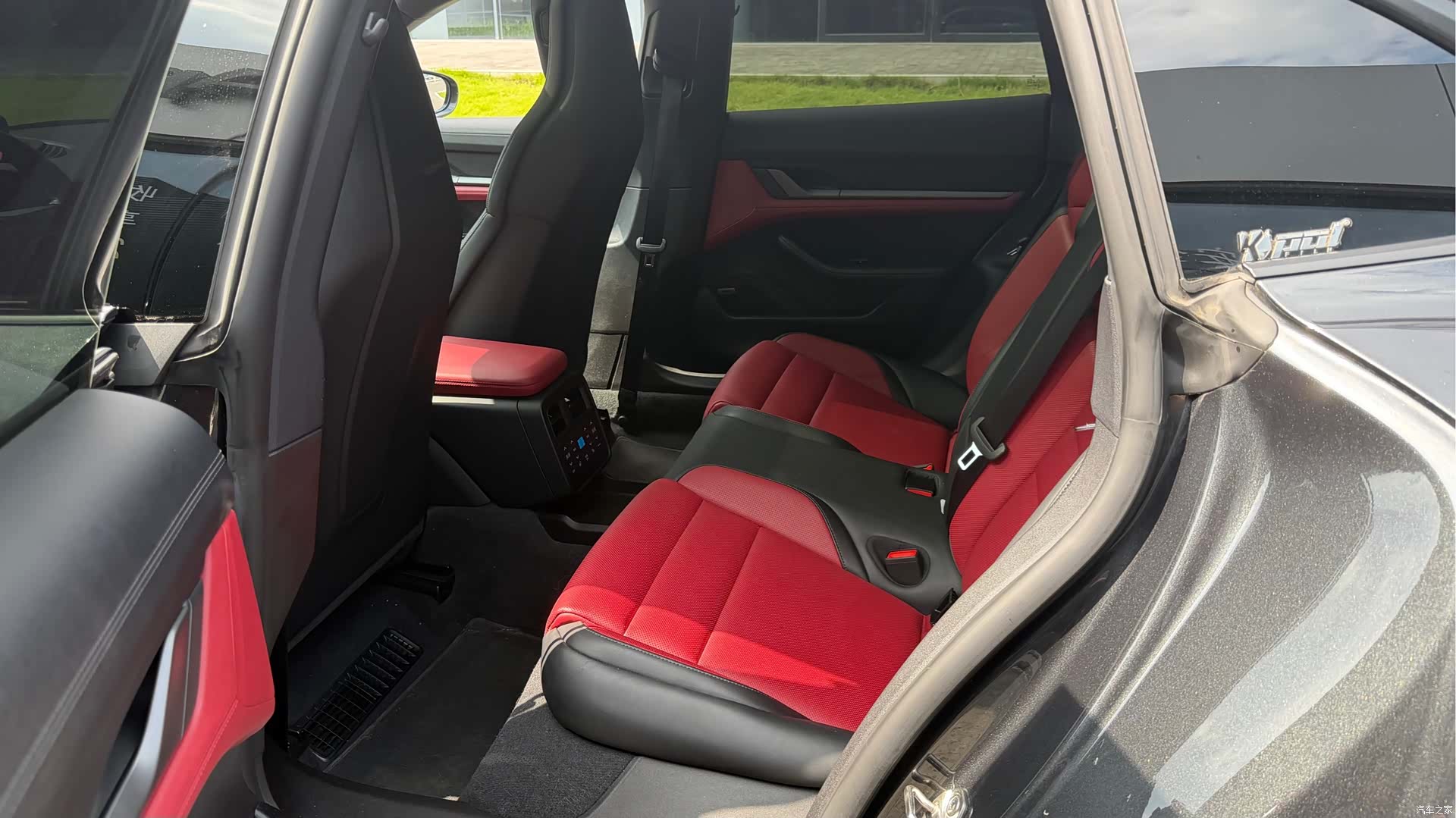 Porsche Taycan, 2025 9
