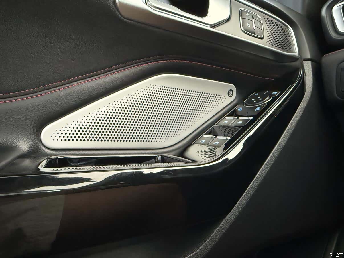 Ford Explorer, 2023 14