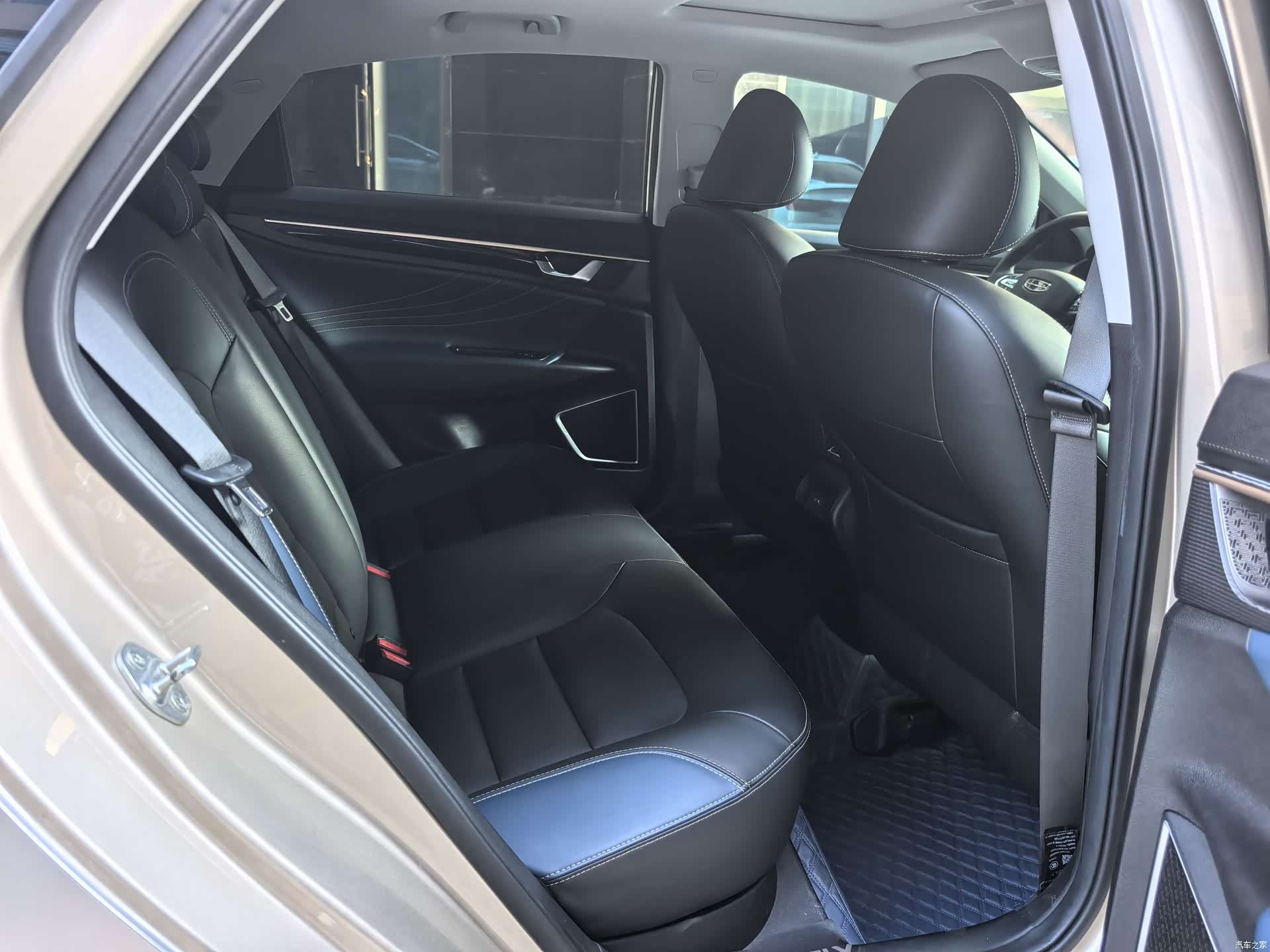 Geely Emgrand, 2021 9