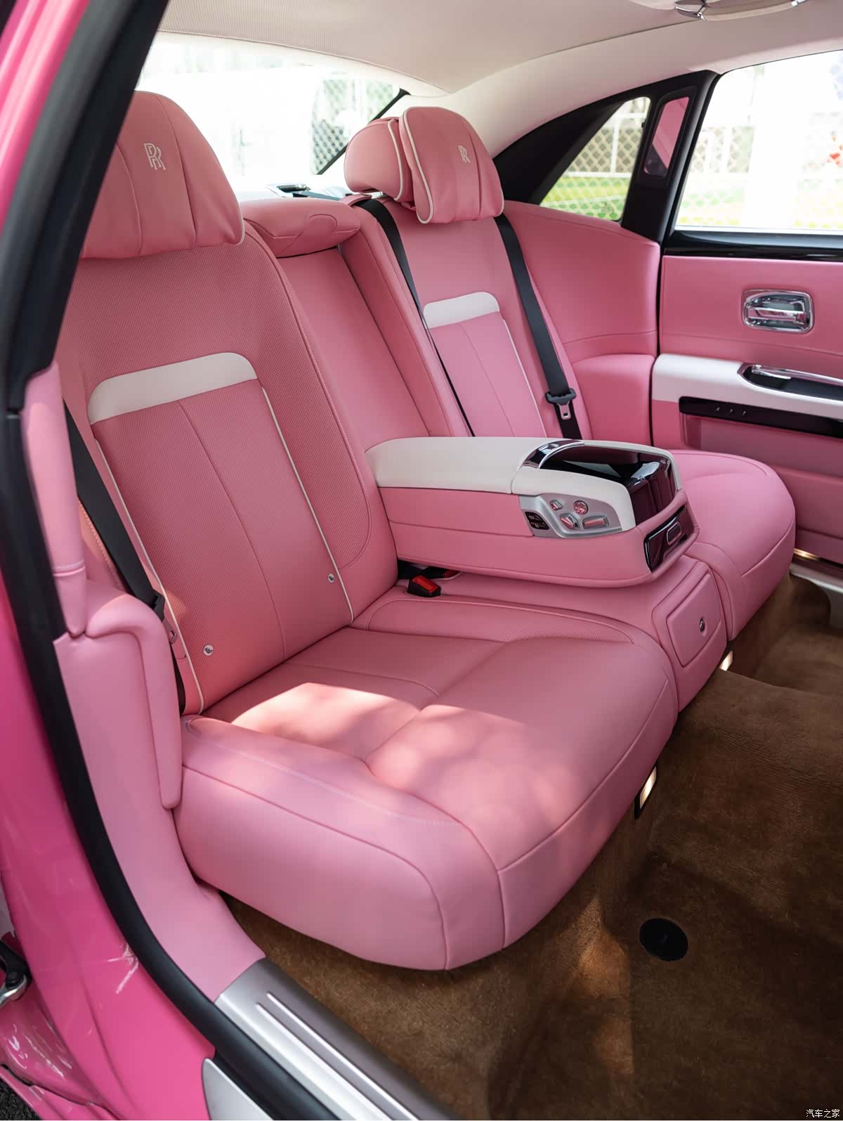 Rolls-Royce Ghost, 2018 22