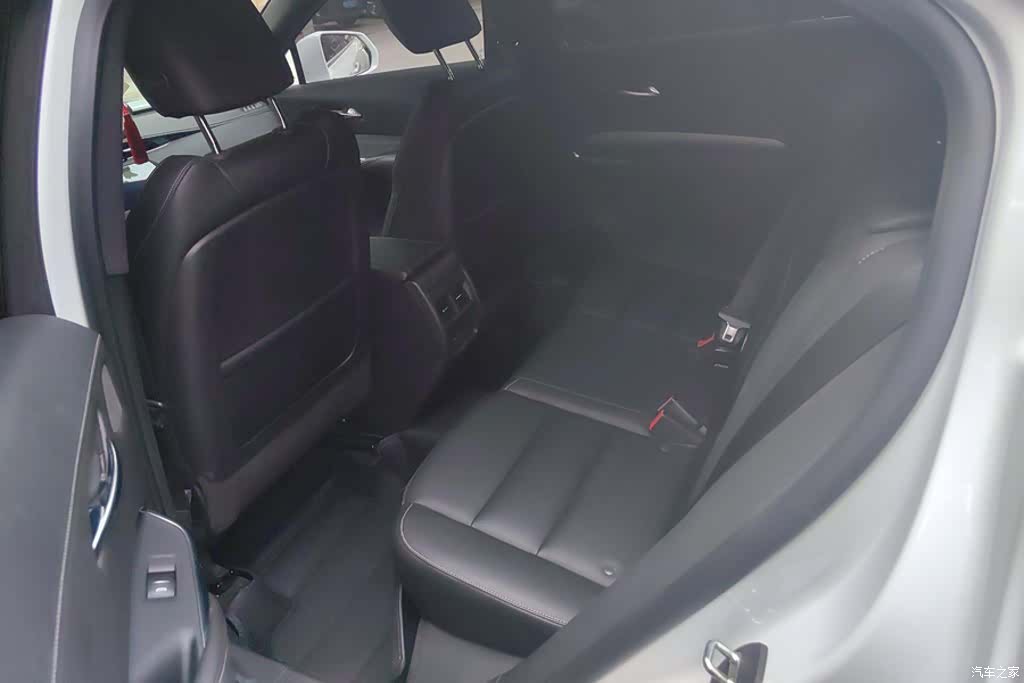 Cadillac XT4, 2019 11
