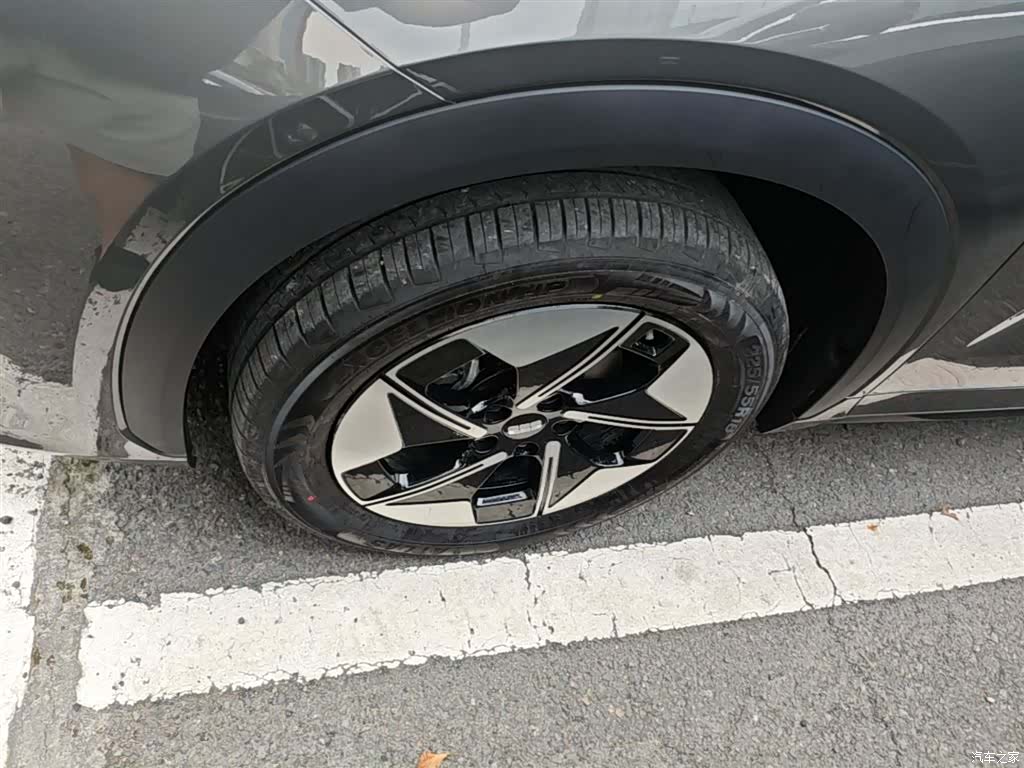 Geely Galaxy E5, 2026 22