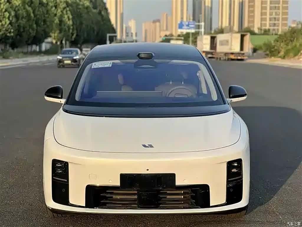 Li Auto i8, 2025 2