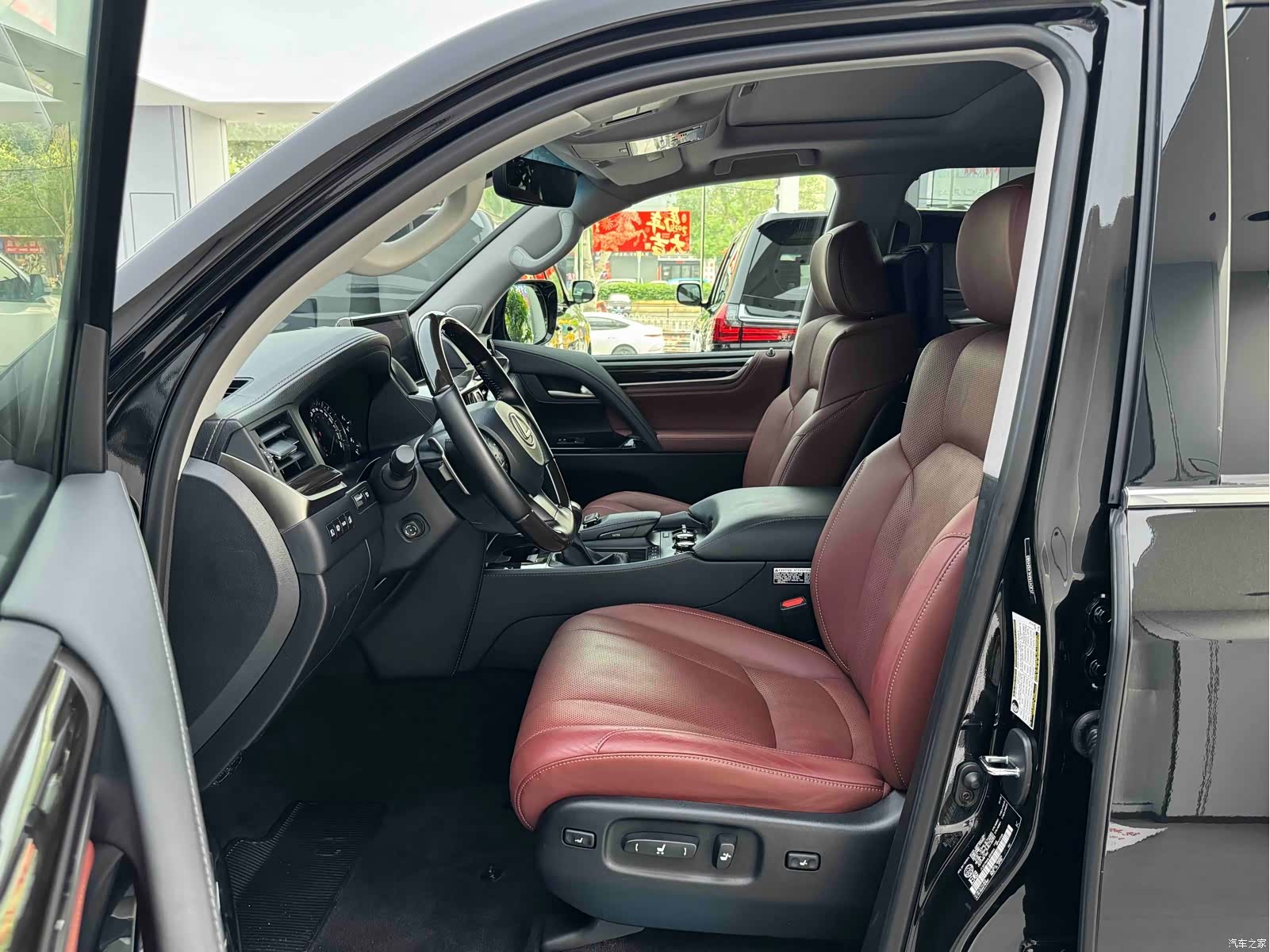 Lexus LX, 2021 4