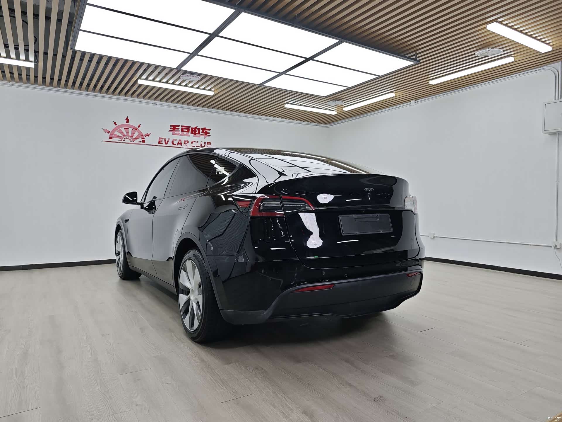Tesla Model Y, 2021 все фото