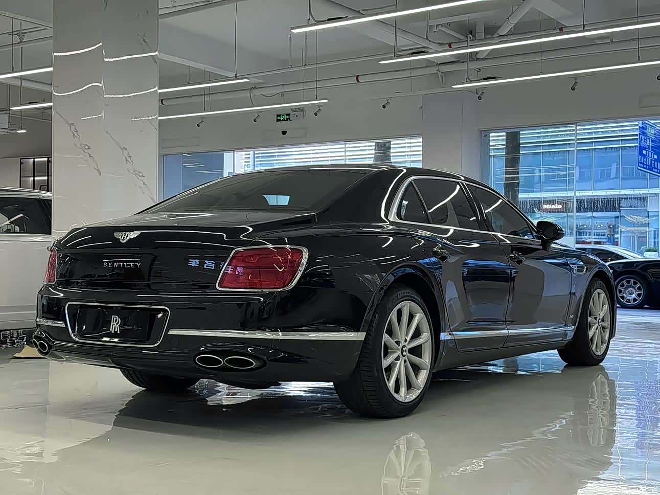 Bentley Flying Spur, 2022 14
