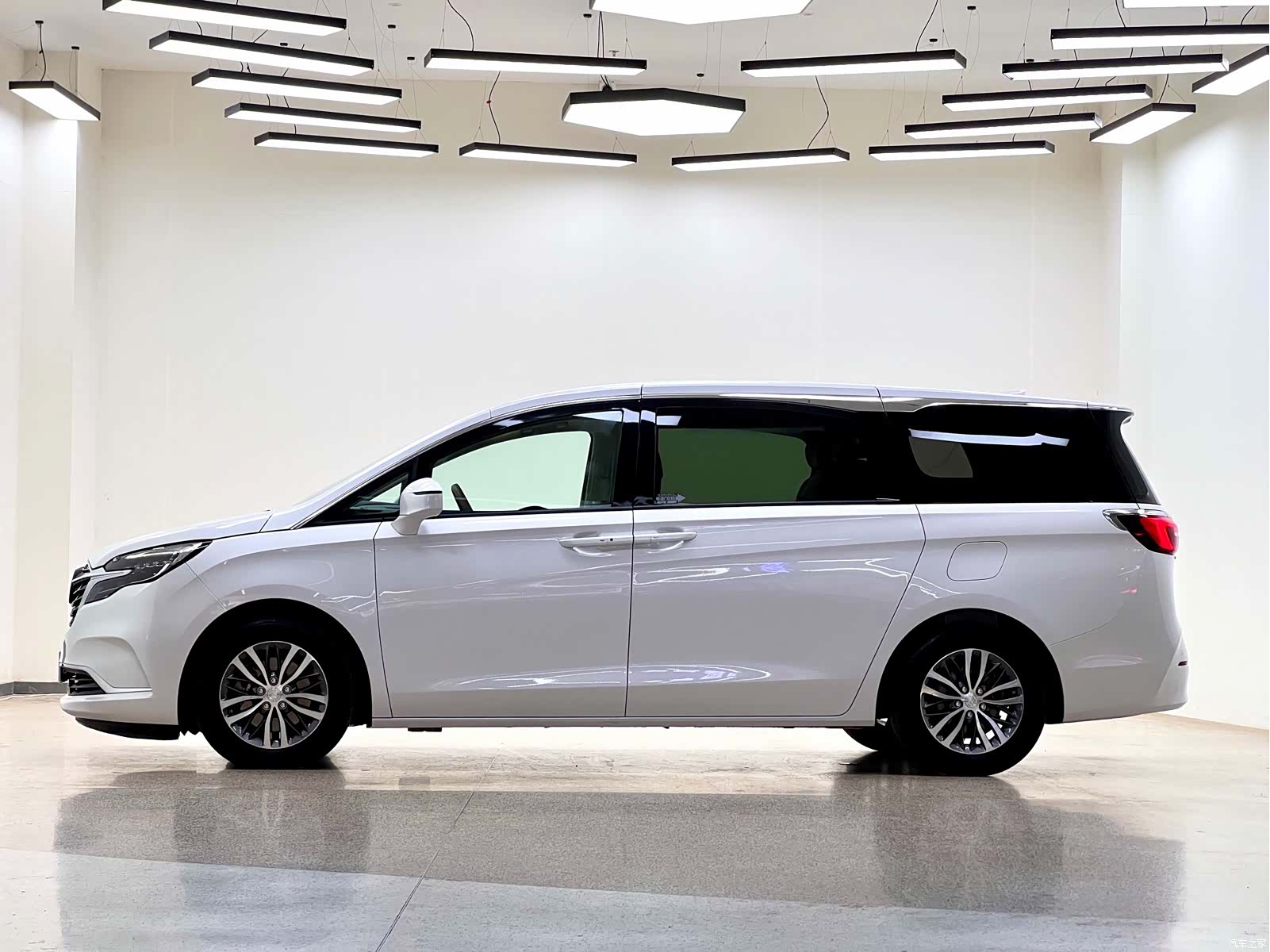 Buick GL8, 2022 4