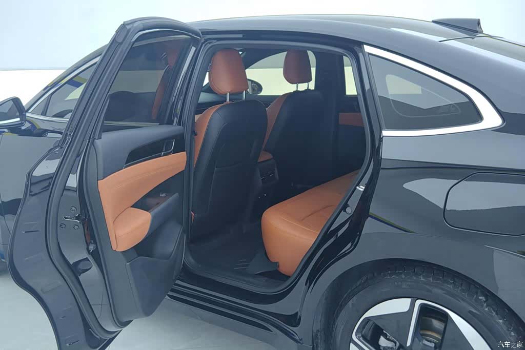 Wuling Starlight, 2025 11