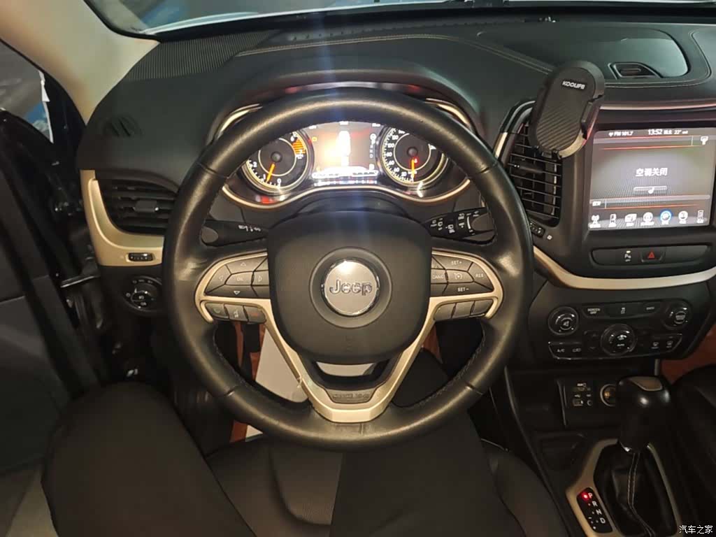Jeep Cherokee, 2017 11