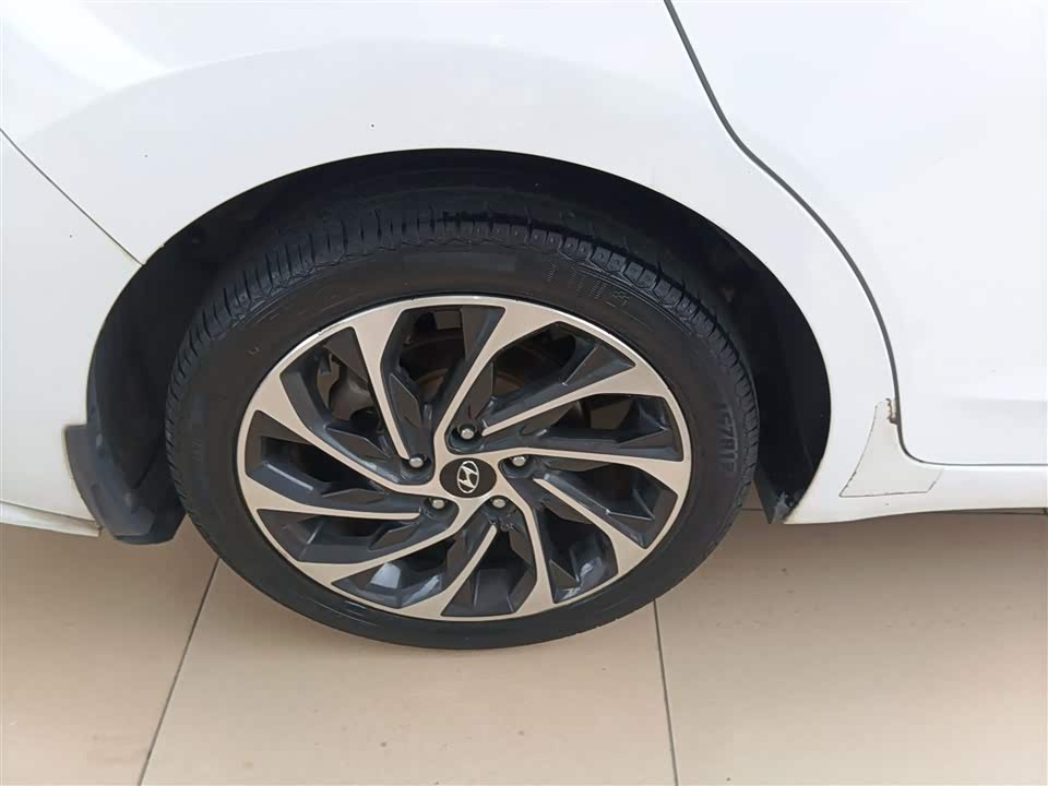 Hyundai Lead Hyundai Lead