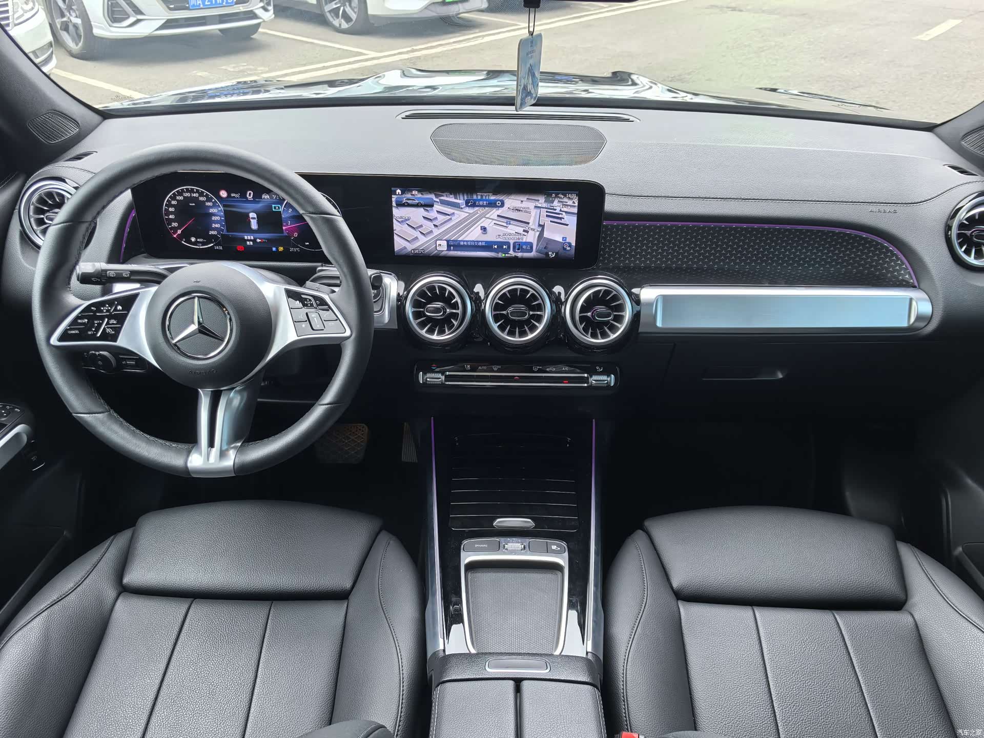 Mercedes-Benz GLB, 2025 12