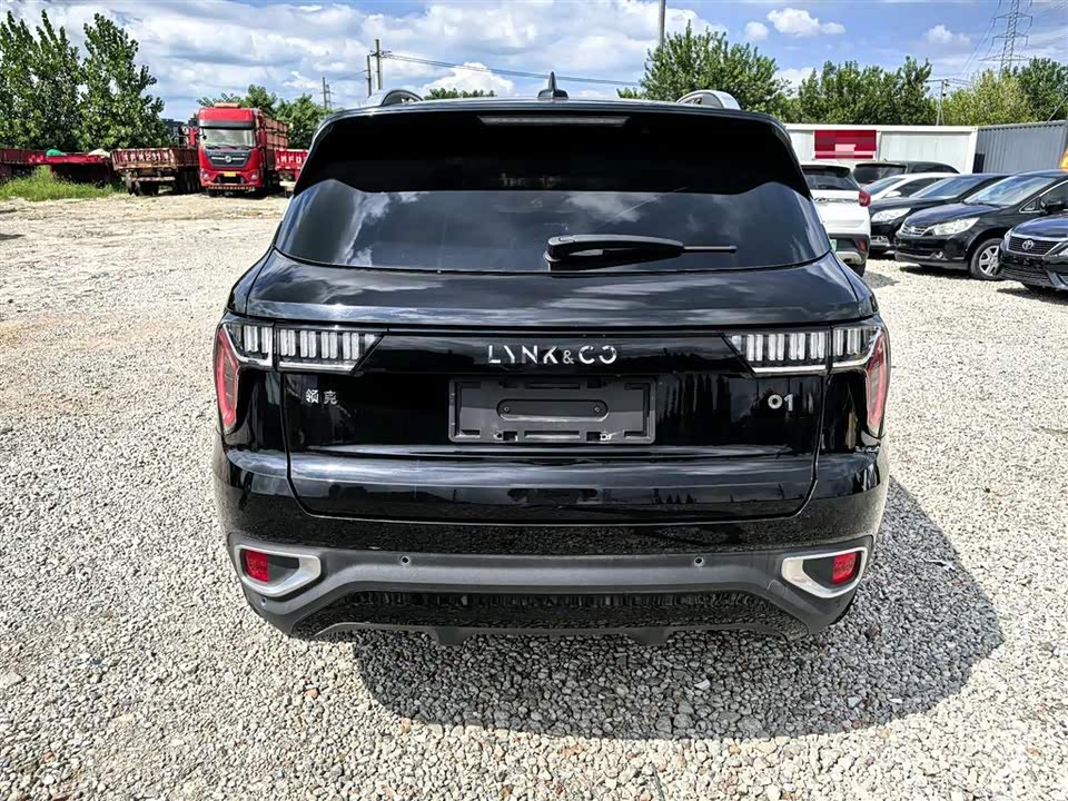 Lynk & Co 01