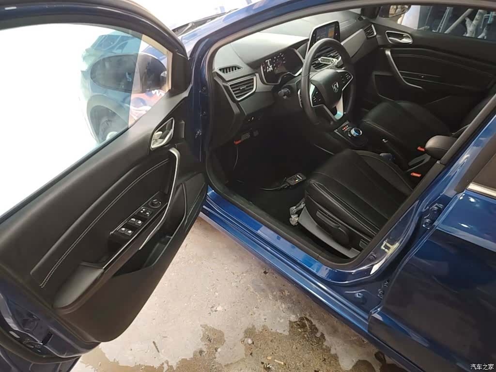 Wuling 310W, 2021 16