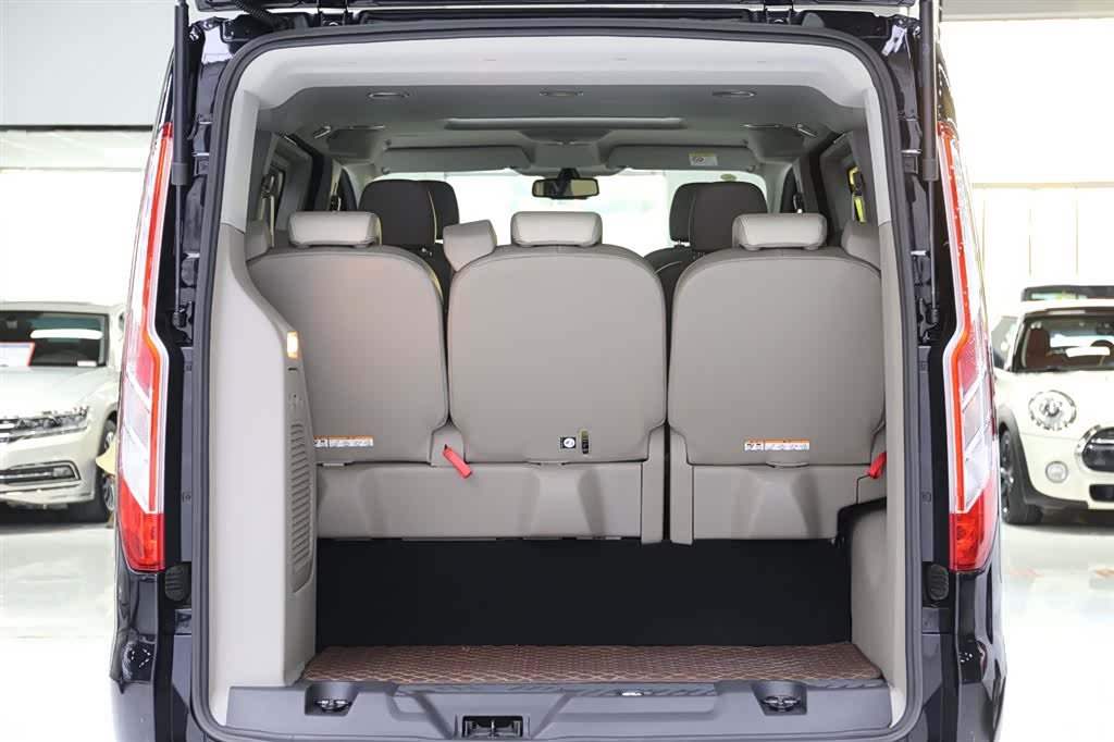 Ford Tourneo, 2021 23