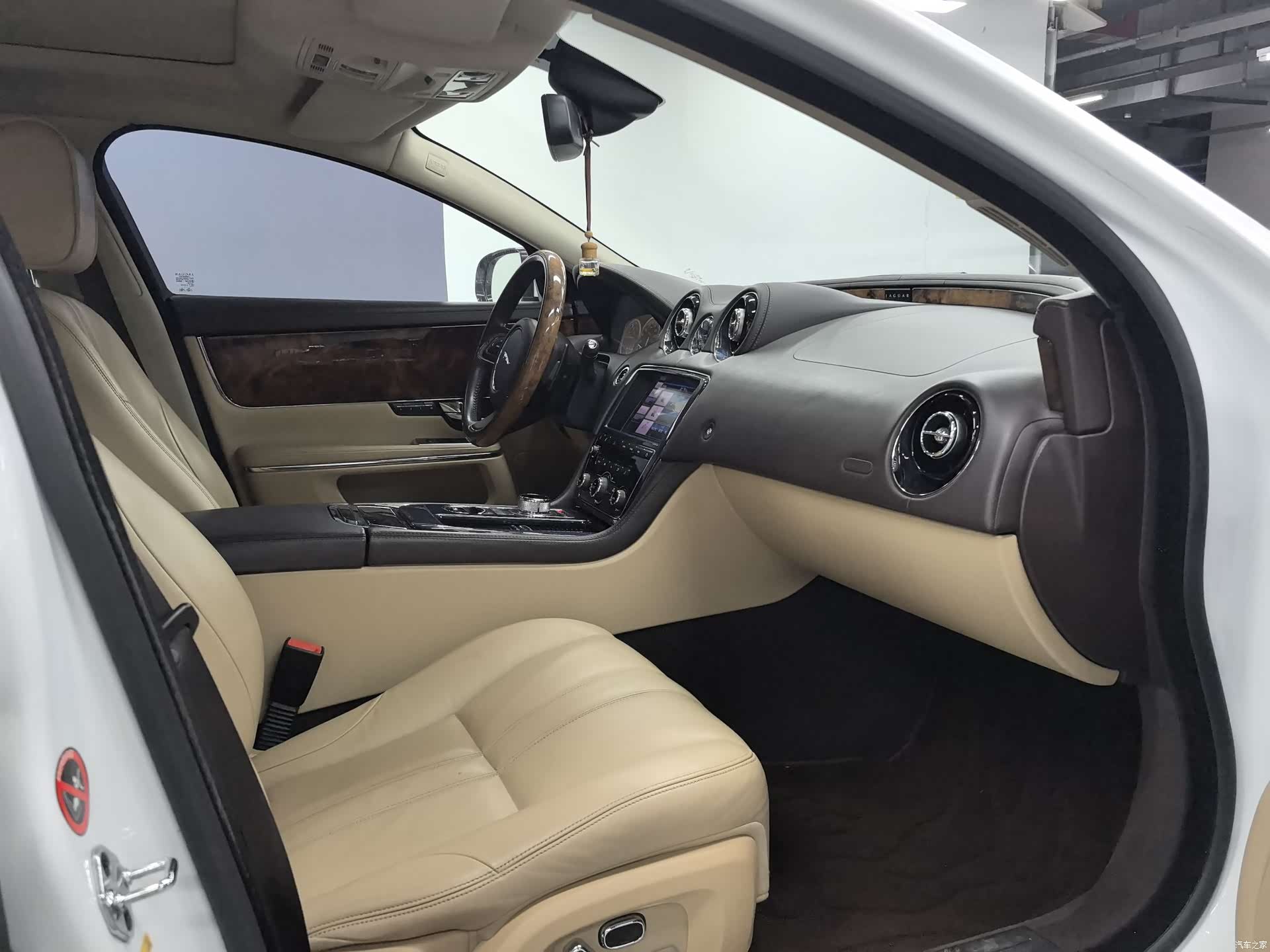 Jaguar XJ, 2012 все фото