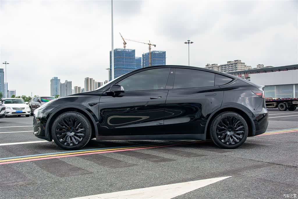 Tesla Model Y, 2022 все фото