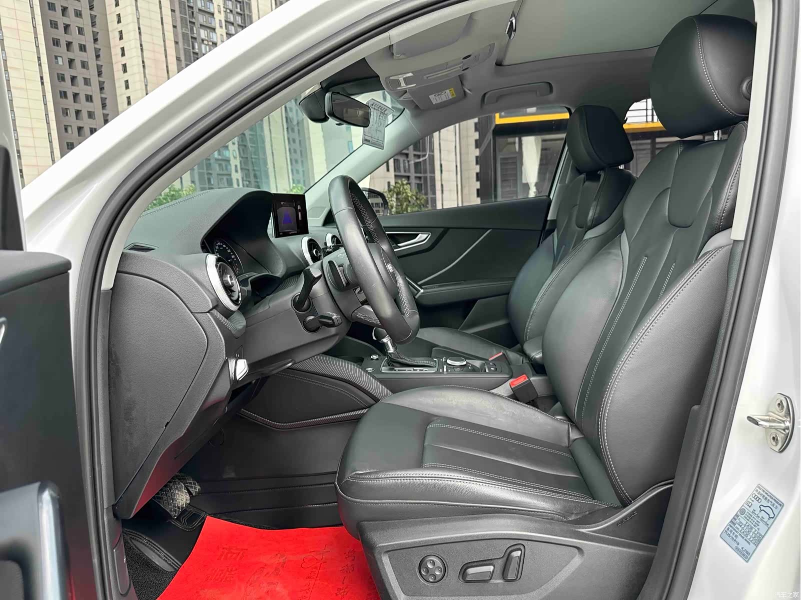 Audi Q2L, 2023 9