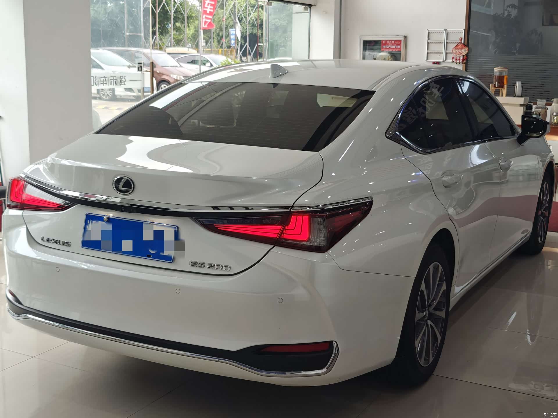 Lexus ES, 2024 все фото