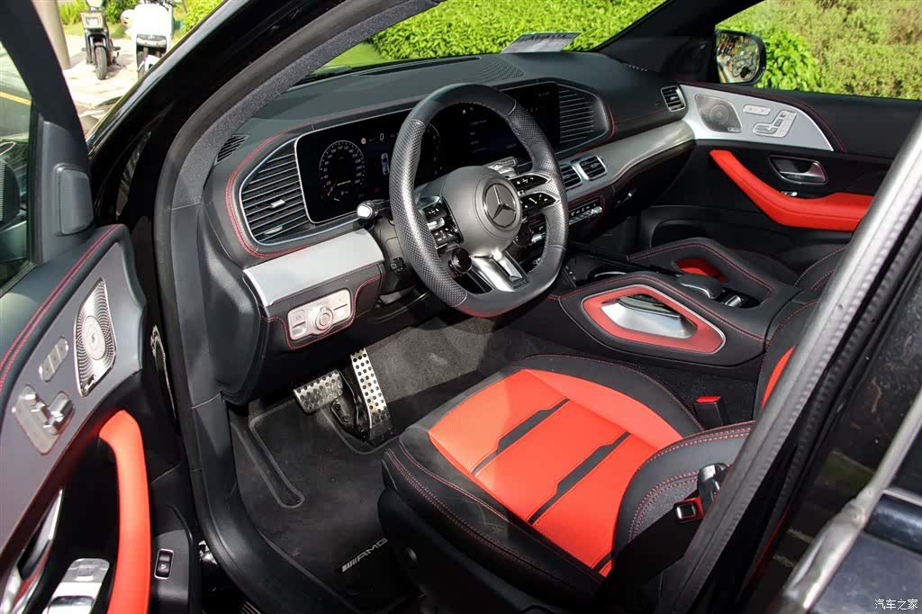 Mercedes-Benz GLE, 2025 12
