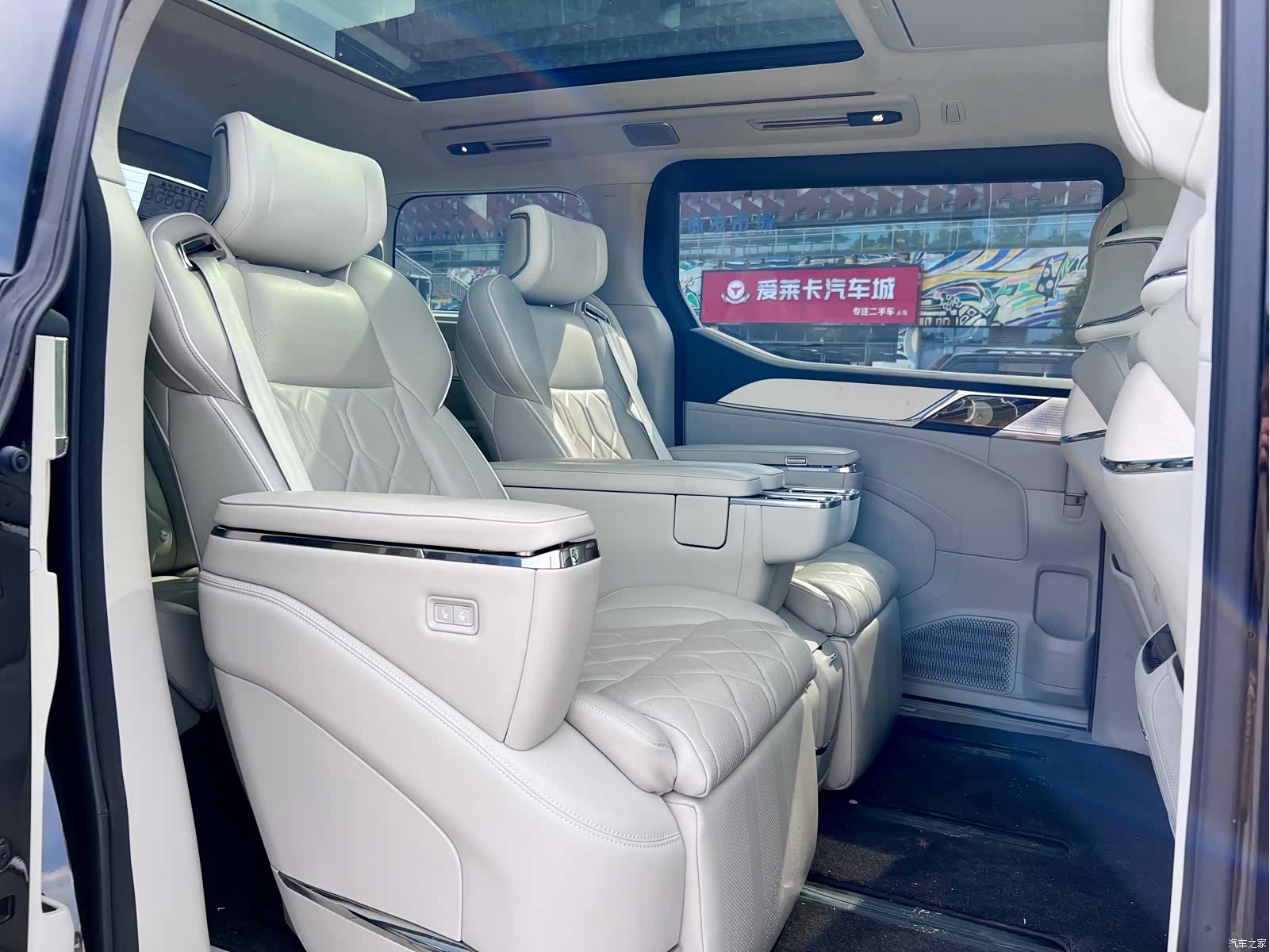 Volvo EM90, 2024 15