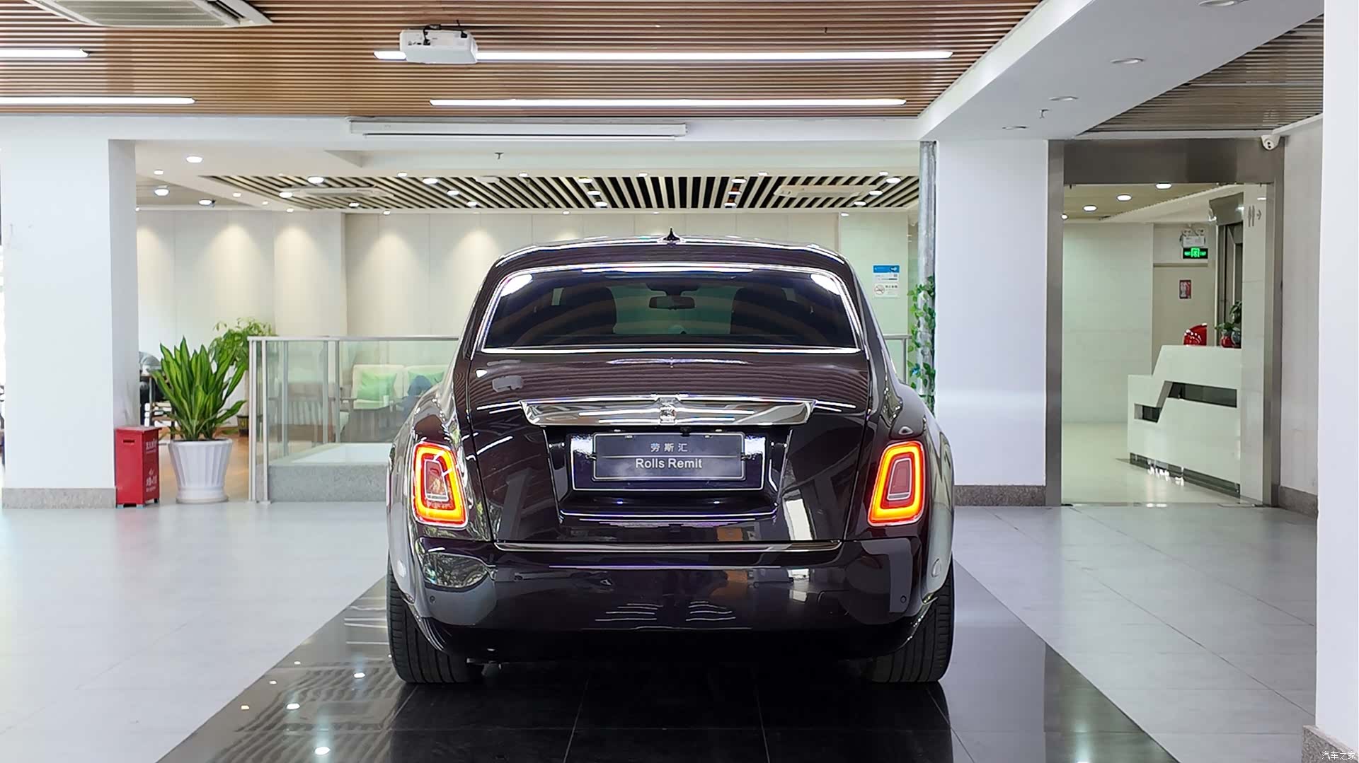 Rolls-Royce Phantom, 2019 все фото