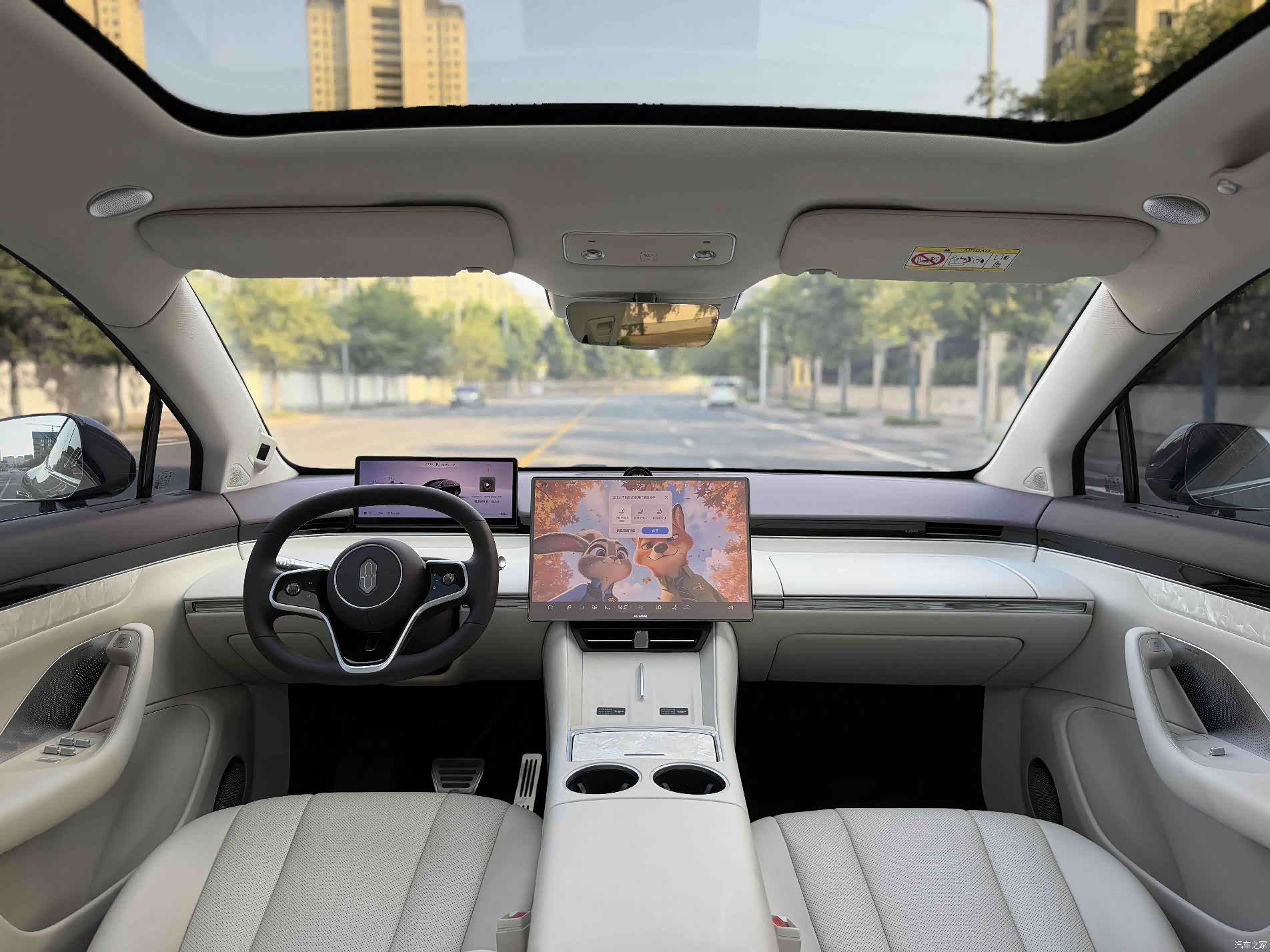 Luxeed R7, 2025 4