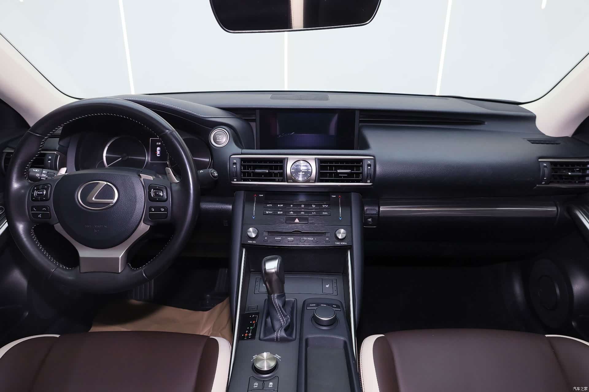Lexus IS, 2017 13