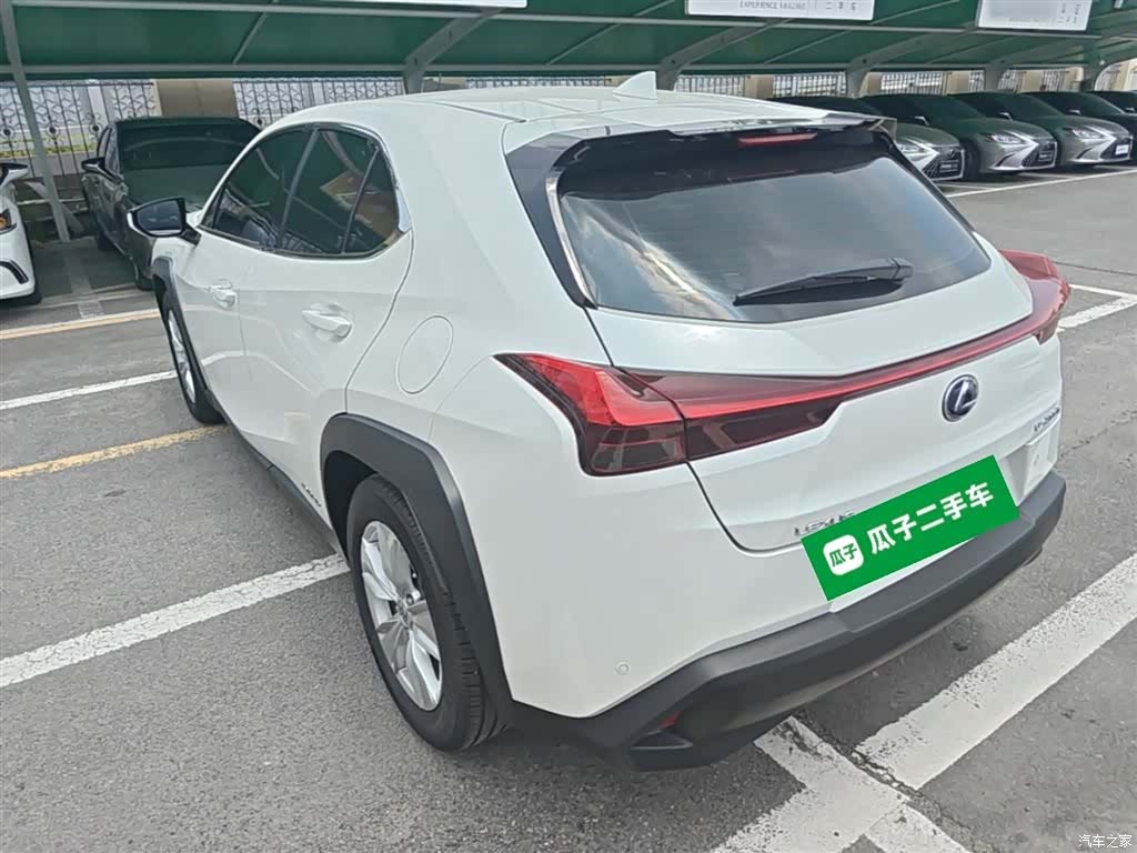 Lexus UX, 2021 все фото