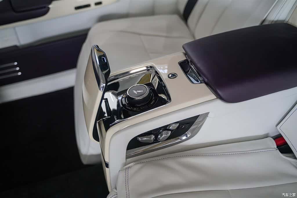 Rolls-Royce Phantom, 2019 16