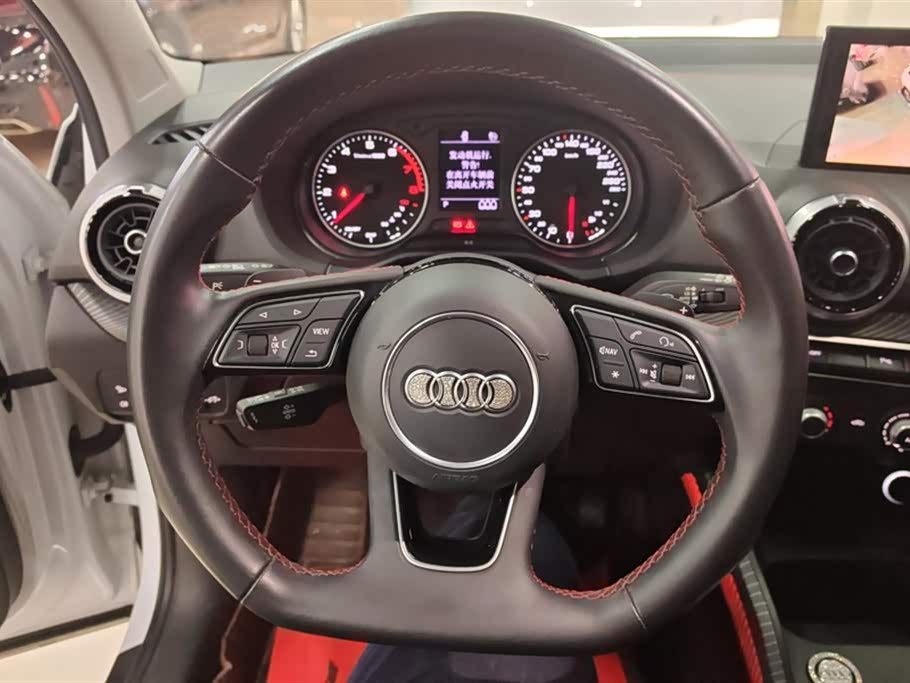 Audi Q2L