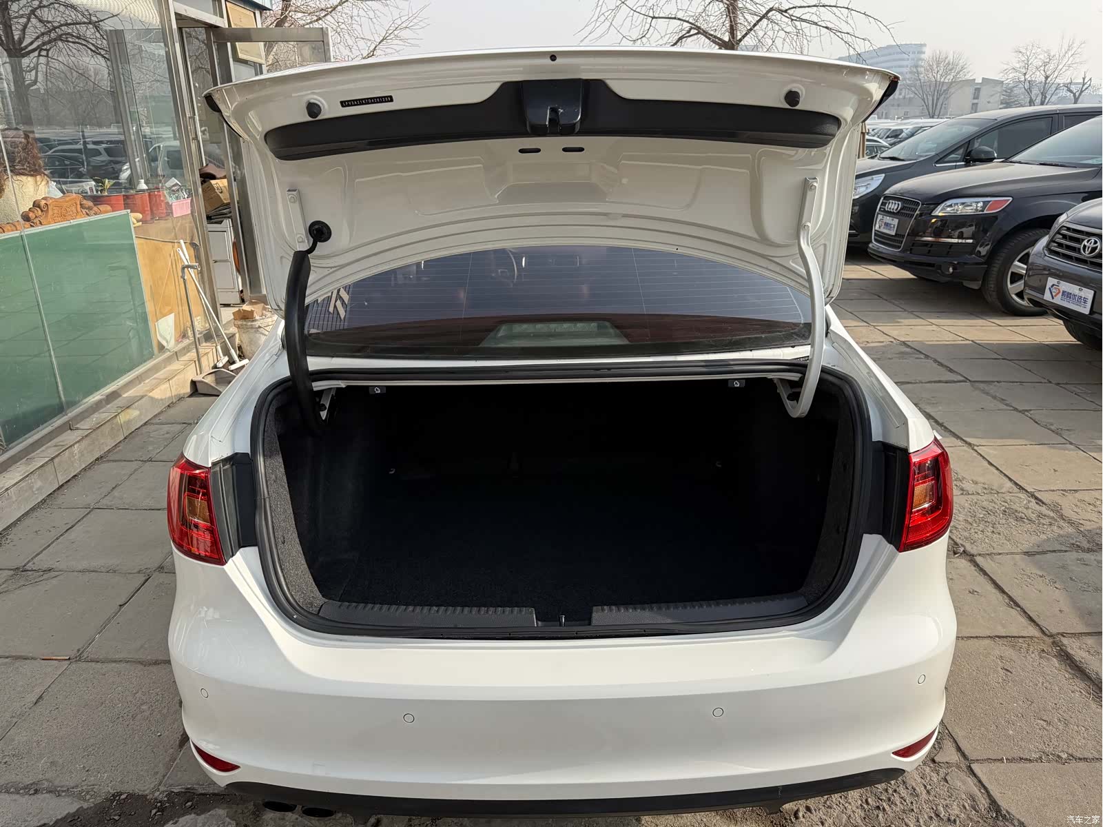 Volkswagen Sagitar, 2014 33