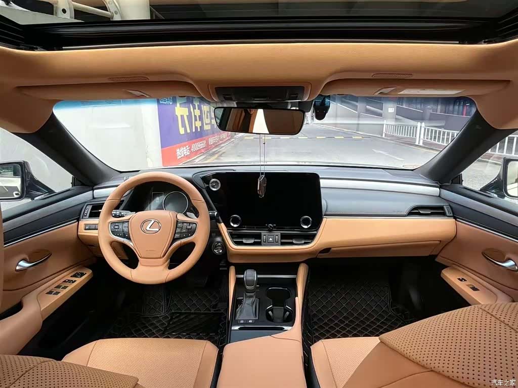 Lexus ES, 2025 11