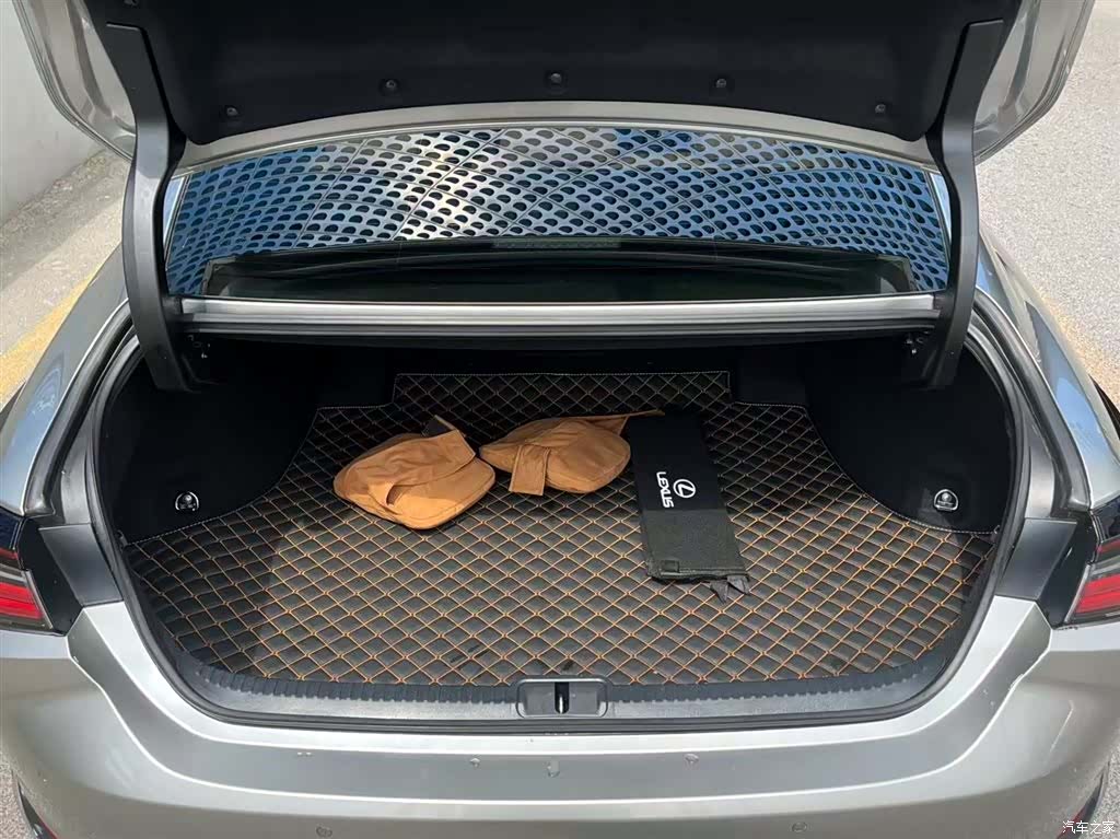 Lexus ES, 2025 7