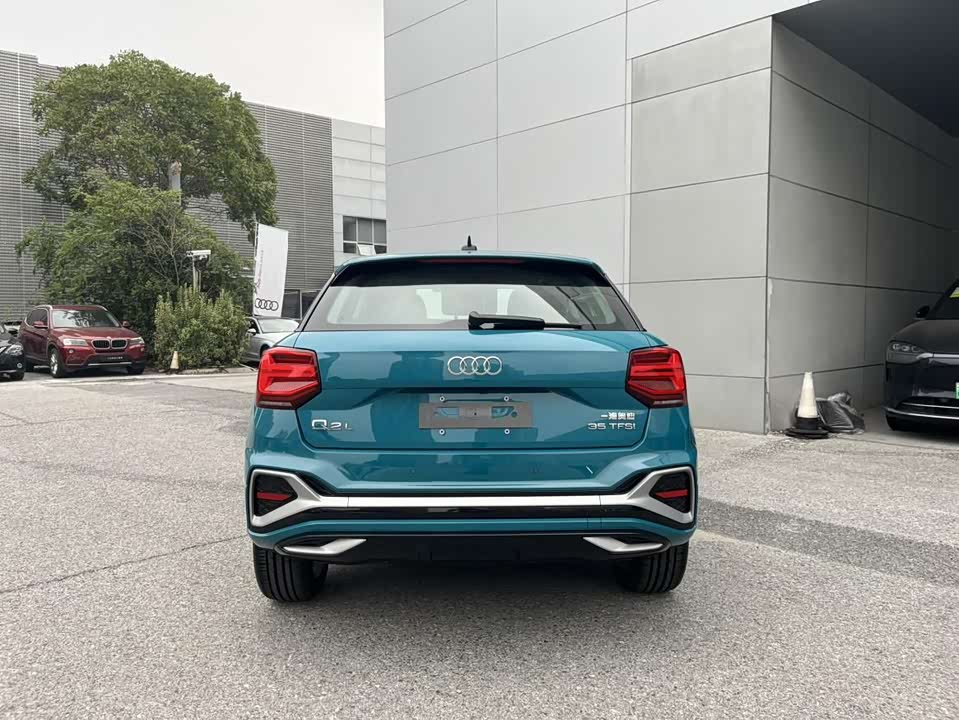 Audi Q2L