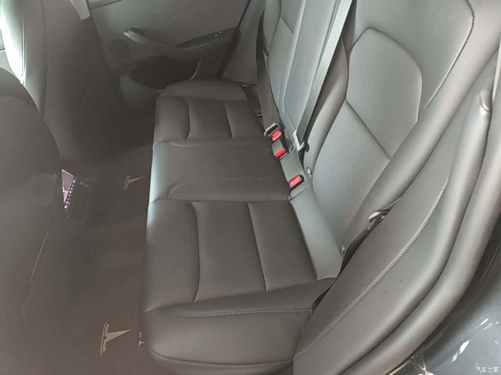 Tesla Model 3, 2025 17